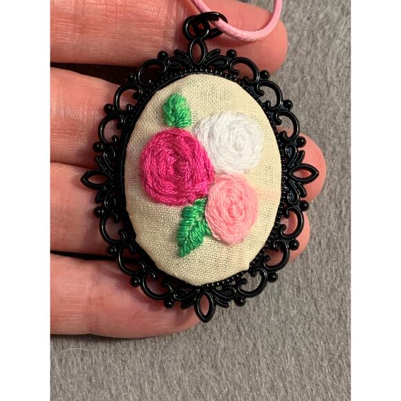 Rose Bouquet Handmade Embroidery Cameo Necklace - Picture 4 of 5
